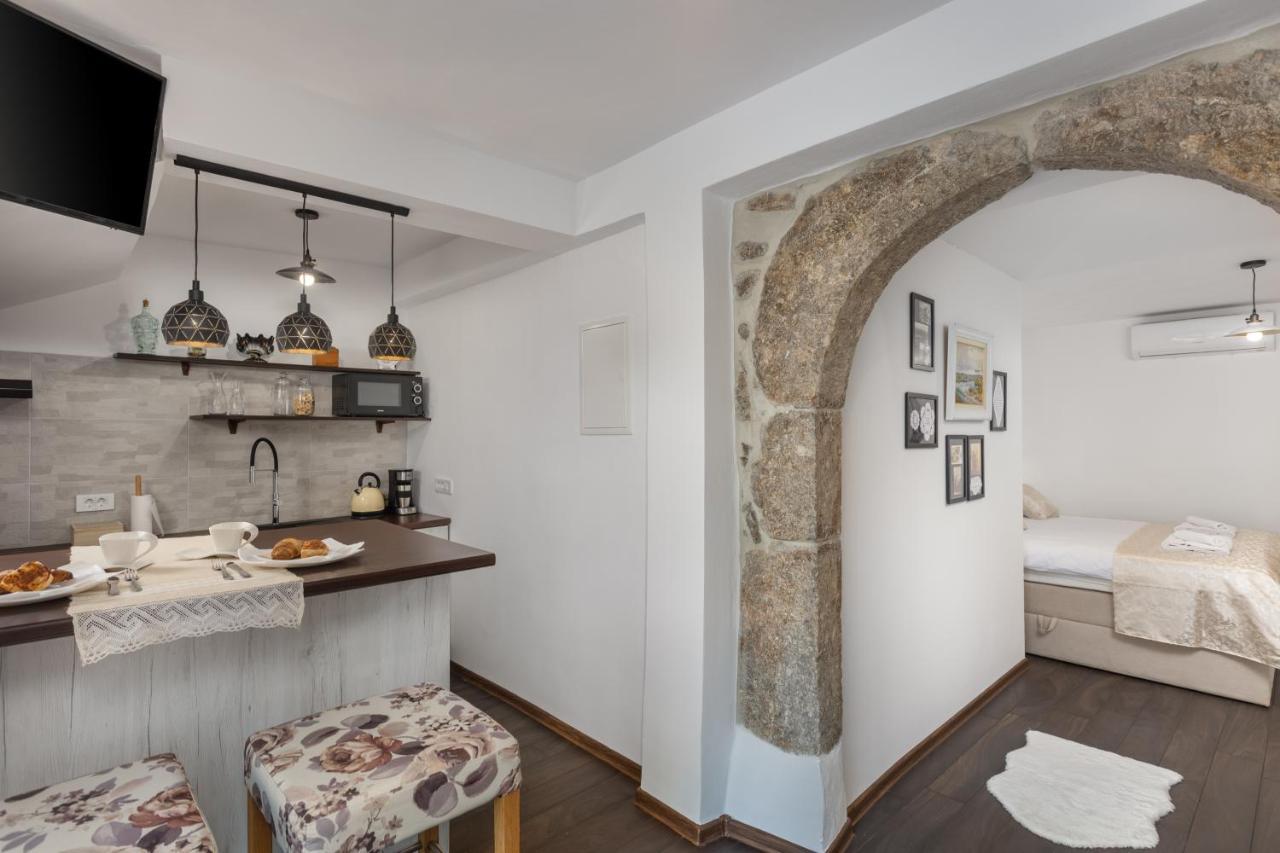 Apartments Mikulin Family Punat Exterior foto