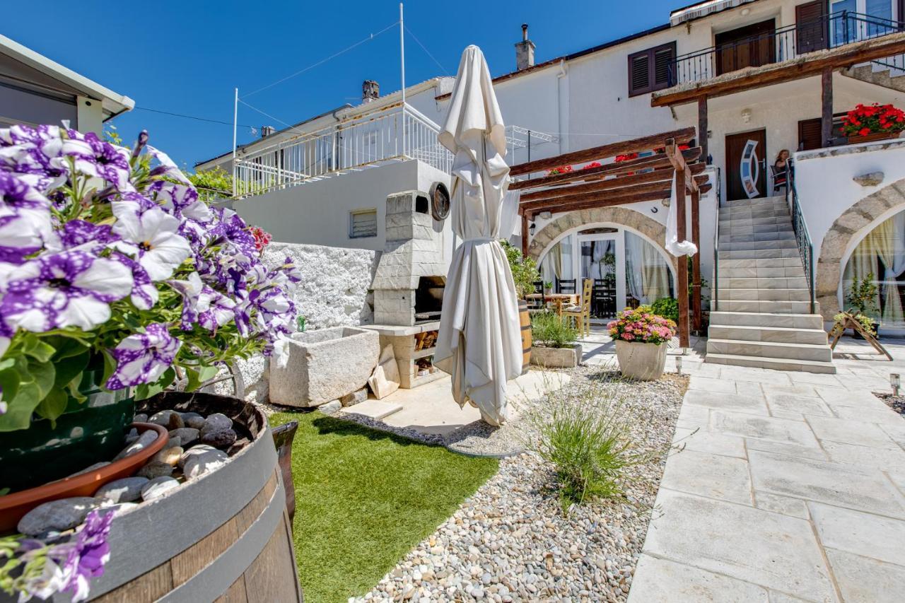 Apartments Mikulin Family Punat Exterior foto