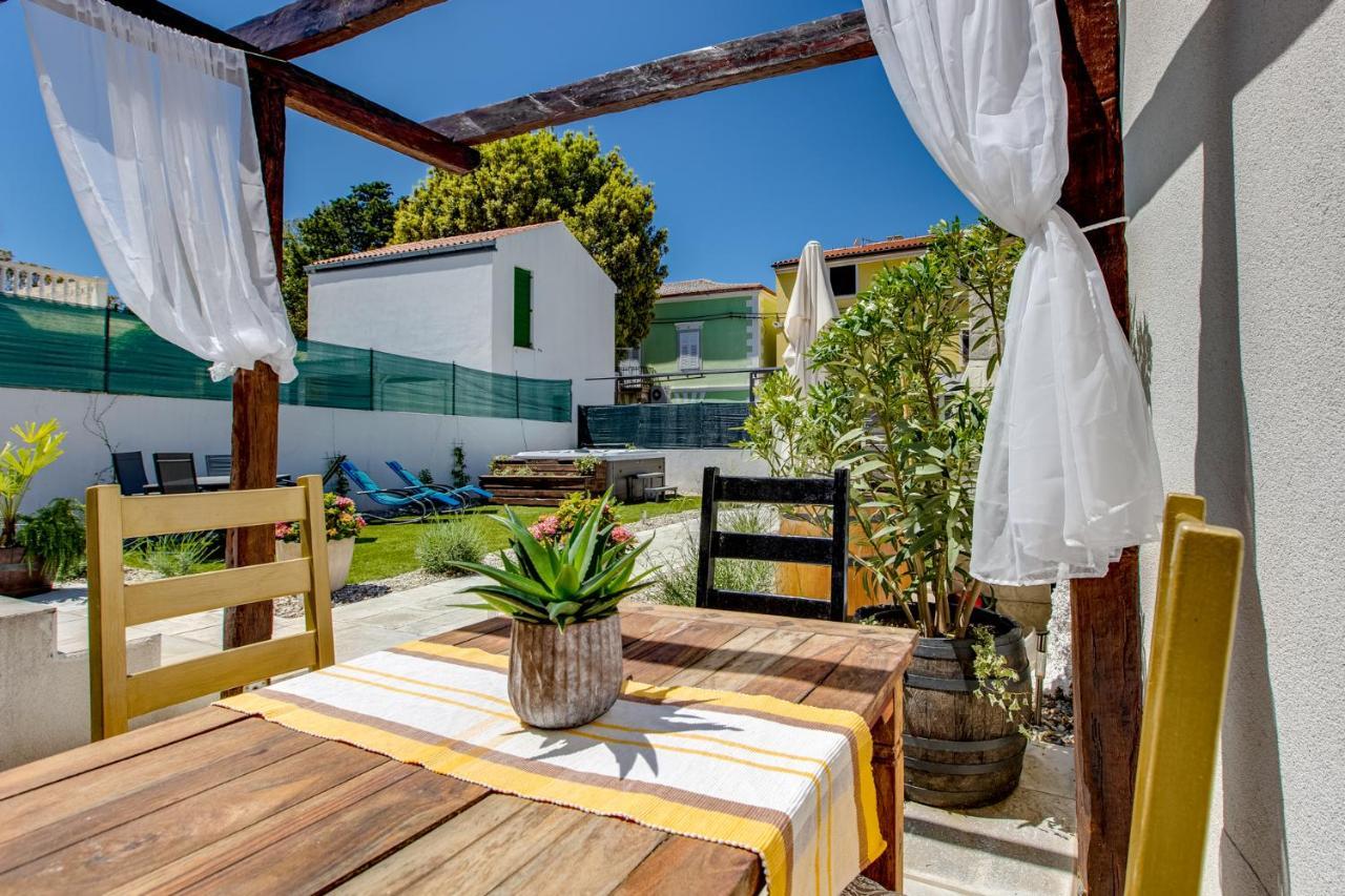 Apartments Mikulin Family Punat Exterior foto