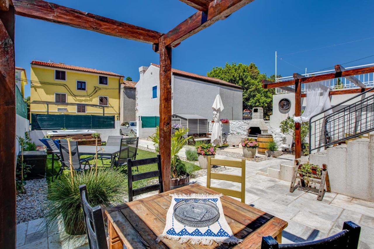 Apartments Mikulin Family Punat Exterior foto